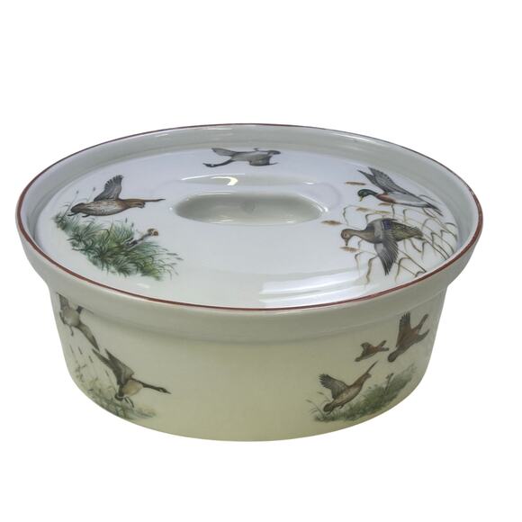 Porcelaine de Paris Vintage Oval Covered Baker Hand Painted Waterfowl Design - Picture 2 of 9